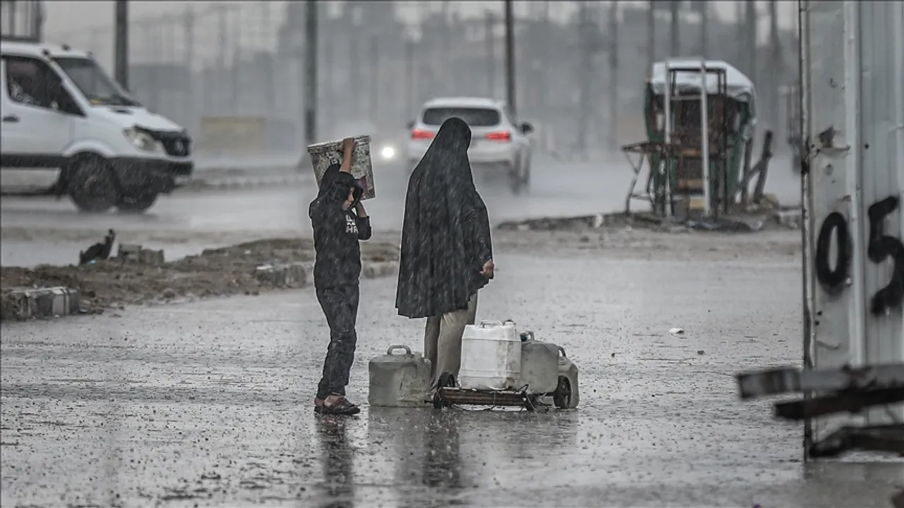 Moti i keq përfshin Gazën, përmbyten mijëra tenda të palestinezëve të zhvendosur