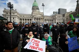 “Es doloroso”: la lucha que libran las personas con discapacidad en Argentina por recortes fiscales