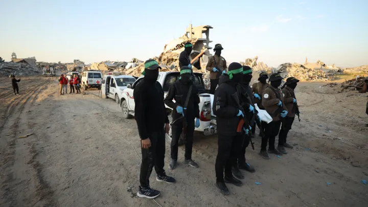 عثرت عليه المقاومة.. إسرائيل تعلن تسلمها جثماناً مفترضاً لأحد الجنود المحتجزين في غزة