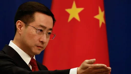 Кытай АКШнын "кийлигишүүсүнө" каршы дипломатияга чакырды