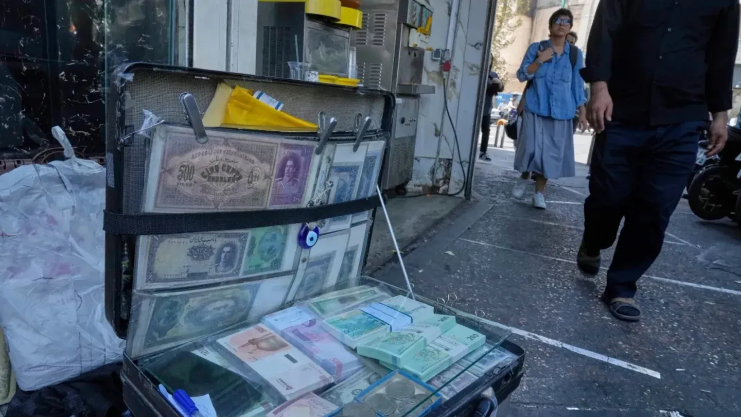 Иранский риал рухнул к новому минимуму