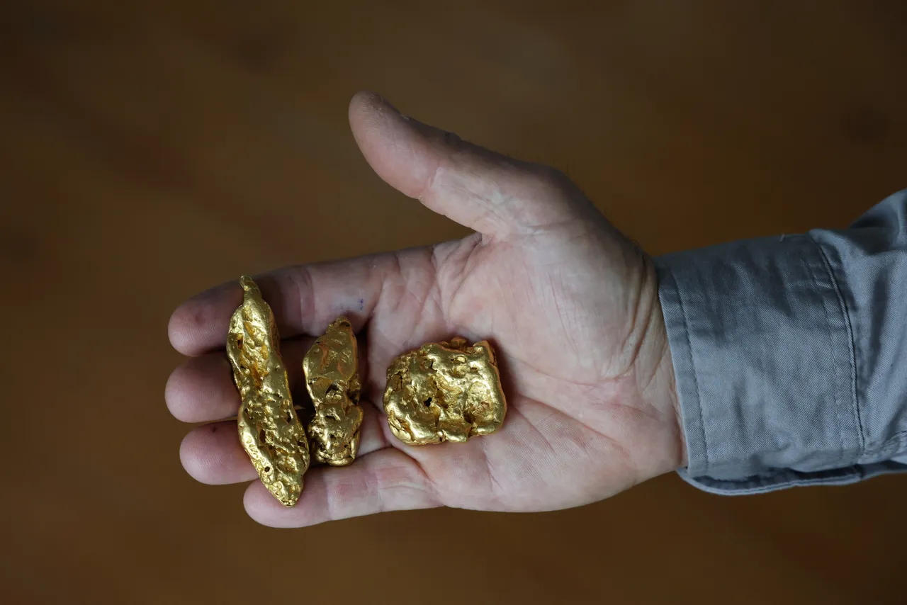 Spot gold falls below $4,500 as Middle East conflict fuels volatility