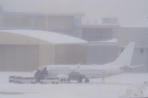 عاصفة ثلجية تضرب الولايات المتحدة وتتسبب بإلغاء نحو 10 آلاف رحلة جوية