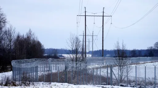 Латвия отгородилась от России забором