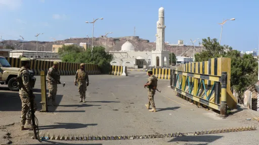 Саудиты разбомбили корабли из ОАЭ в Йемене