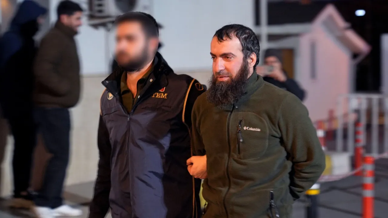 Ministro do Interior: Mais de 350 suspeitos de terrorismo do DAESH presos em toda a Türkiye