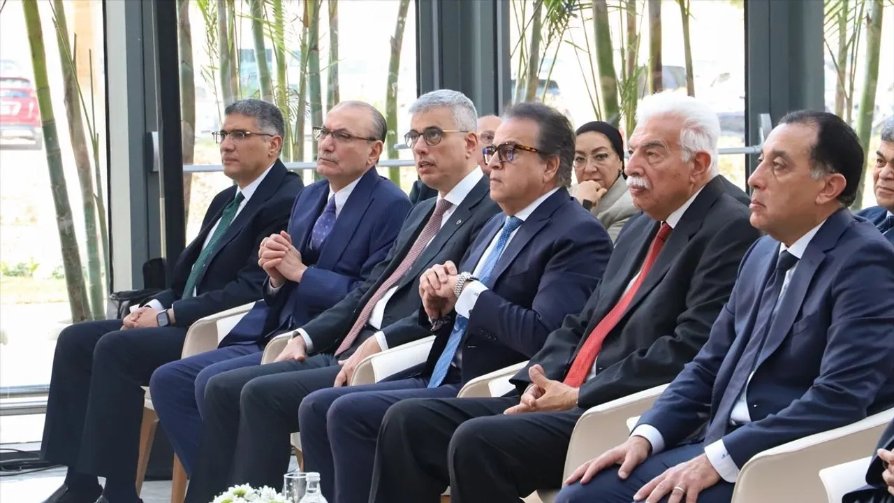 وزير الصحة التركي يشارك في افتتاح مستشفى جامعي بالجيزة شمالي مصر