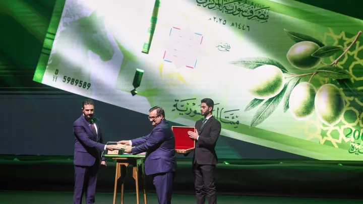 Síria lança nova moeda: rostos da família Assad retirados das notas bancárias