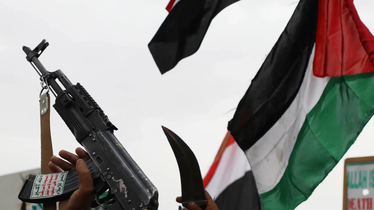 Власти Йемена ввели режим ЧП и закрыли границы