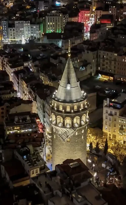 Palestinska kefija na Galata kuli u Istanbulu kao podsjetnik na genocid u Gazi
