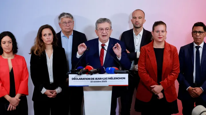 “Salaud antisémite”: l’Arcom met en garde Radio J et RMC après des propos visant Mélenchon et LFI