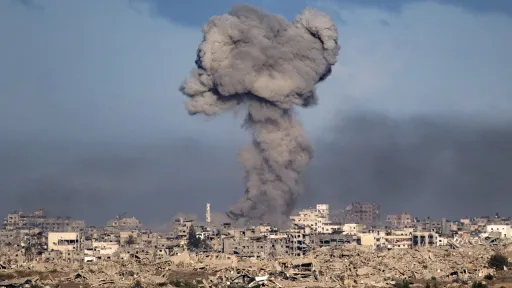 "430 عملية عسكرية".. جيش الاحتلال يتباهى بتنفيذ آلاف الغارات على المنطقة خلال عام 2025