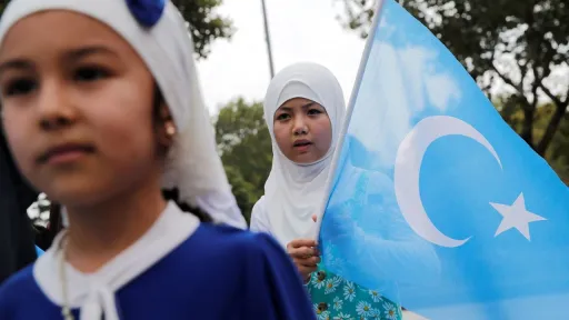 Китай посадит в тюрьму за уйгурские песни?