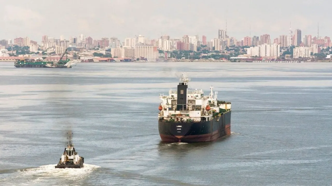 Венесуэльские танкеры прикрываются флагами России?