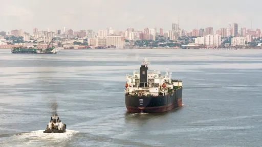 Венесуэльские танкеры прикрываются флагами России?