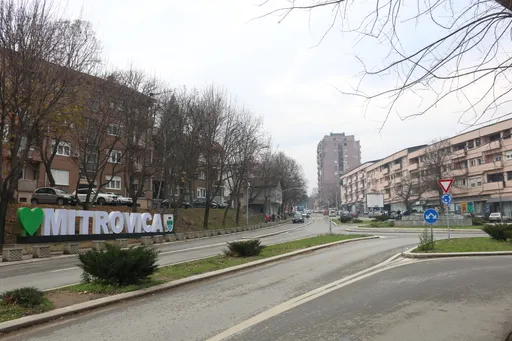 Tre vjet pas dorëheqjes, në katër komuna në veri të Kosovës nesër rikthehen kryetarët serbë