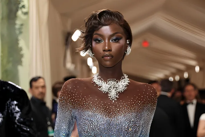 La Top-modèle Anok Yai : "Femmes noires, votre couleur est puissante, pas une malédiction"