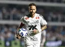 Brésil: Neymar marque un triple pour sauver le FC Santos de la relégation
