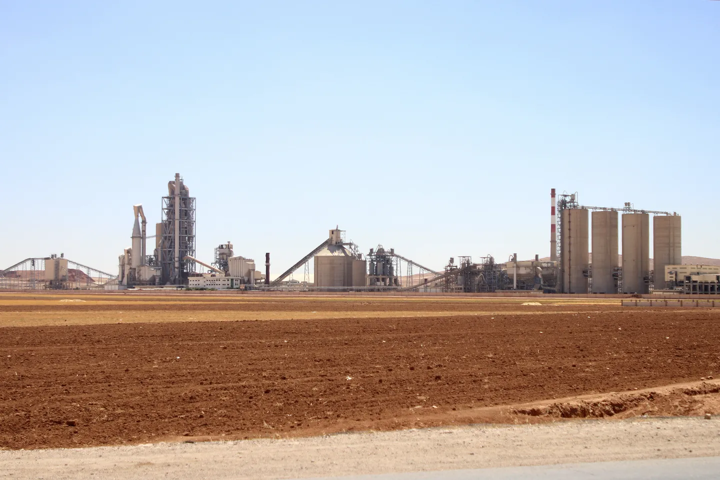 Procès Lafarge: la DGSE a tenté de recruter d’anciens employés comme informateurs