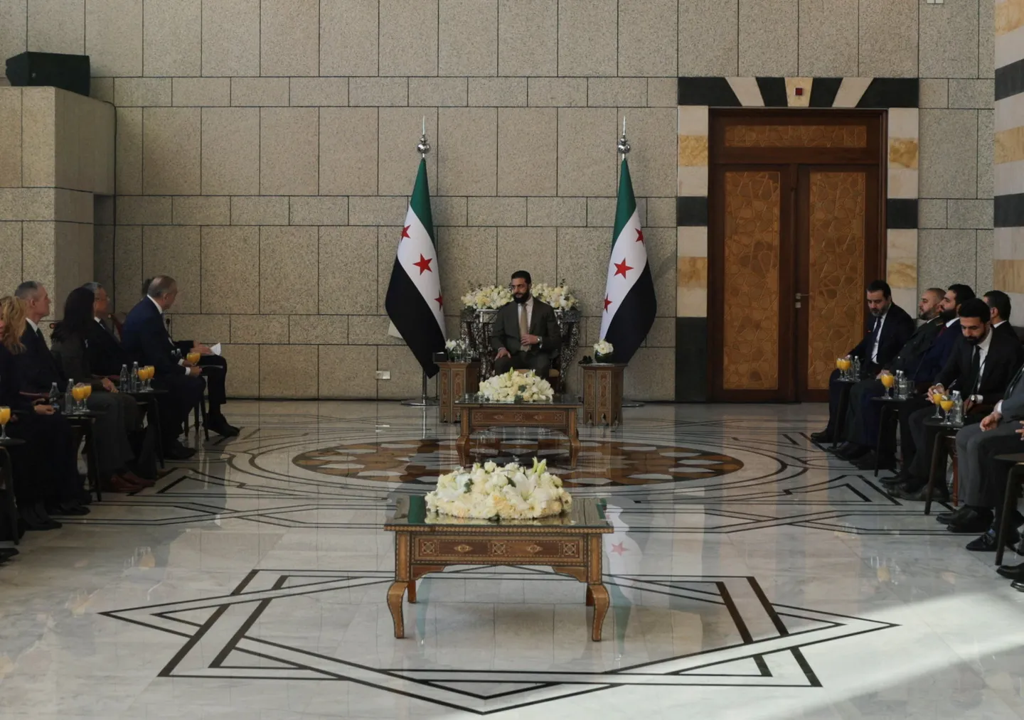 Delegacioni i KS-OKB-së viziton Sirinë pas 14 vitesh izolimi, takon presidentin Al-Sharaa