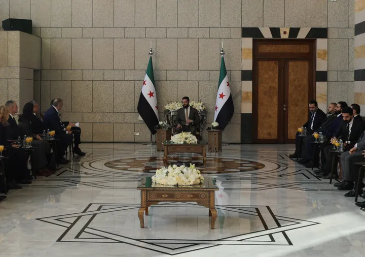 Delegacioni i KS-OKB-së viziton Sirinë pas 14 vitesh izolimi, takon presidentin Al-Sharaa