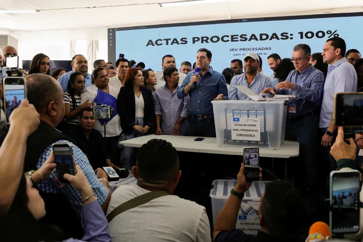 تواصل عمليات الفرز بانتخابات الرئاسة في هندوراس وسط منافسة شديدة