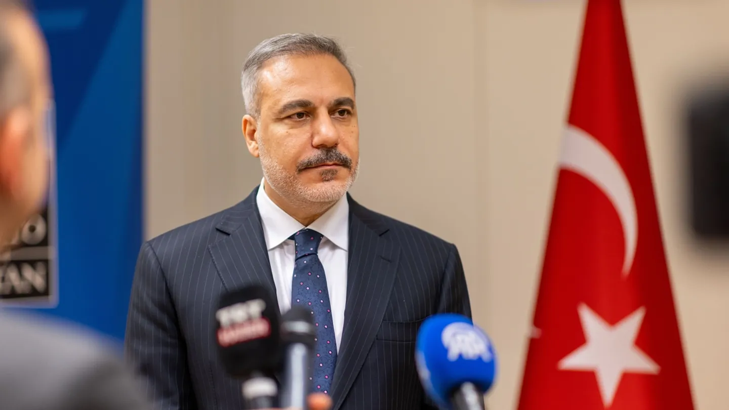 Fidan: Acordo de paz Rússia-Ucrânia não acabará apenas com a guerra, mas moldará o futuro da Europa