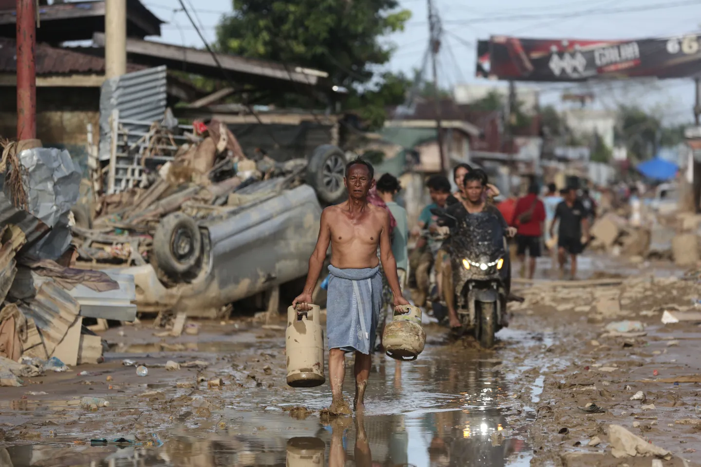 Asia floods: Death toll tops 1,500 as damaged roads and debris slow relief operations