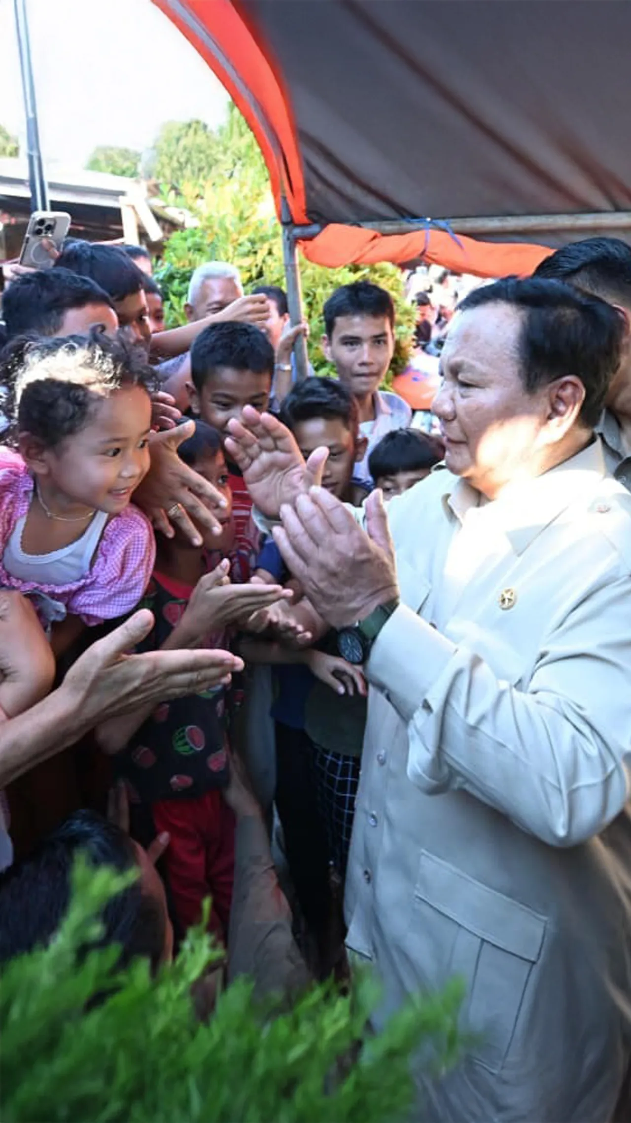 Presiden Prabowo meninjau langsung daerah terdampak banjir dan tanah longsor di Sumatera