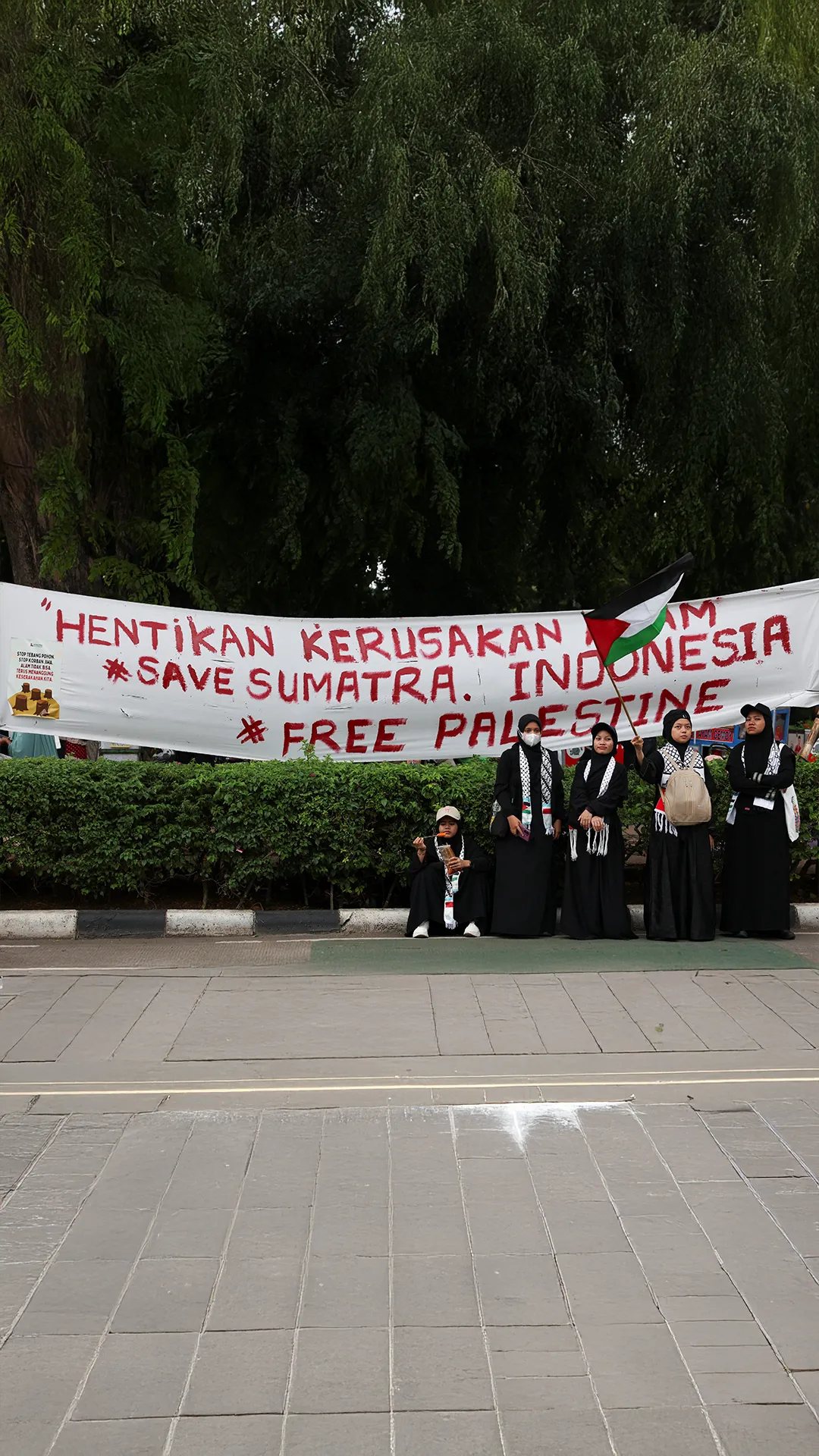 Aksi pro-Palestina di Jakarta sertakan doa untuk korban banjir