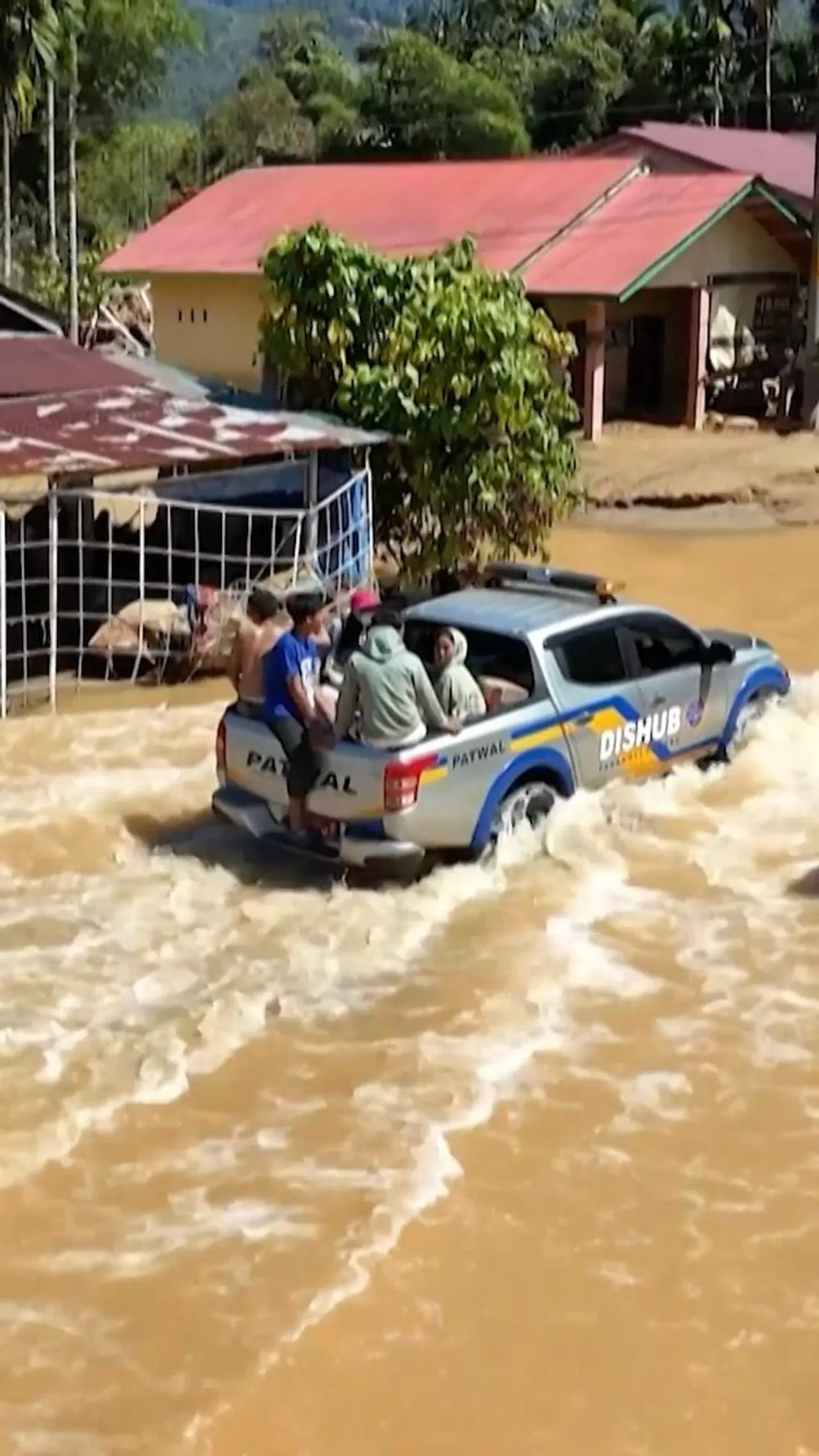 Total korban tewas akibat banjir bandang di Indonesia dan Sri Lanka capai 1.450 jiwa