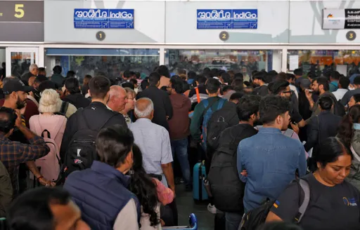 भारत की सबसे बड़ी एयरलाइन द्वारा 1,200 उड़ानें रद्द करने से अफरा-तफरी