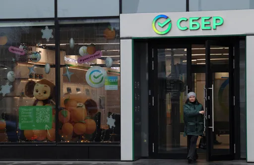 Руската централна банка ги укинува ограничувањата за меѓународни парични трансфери