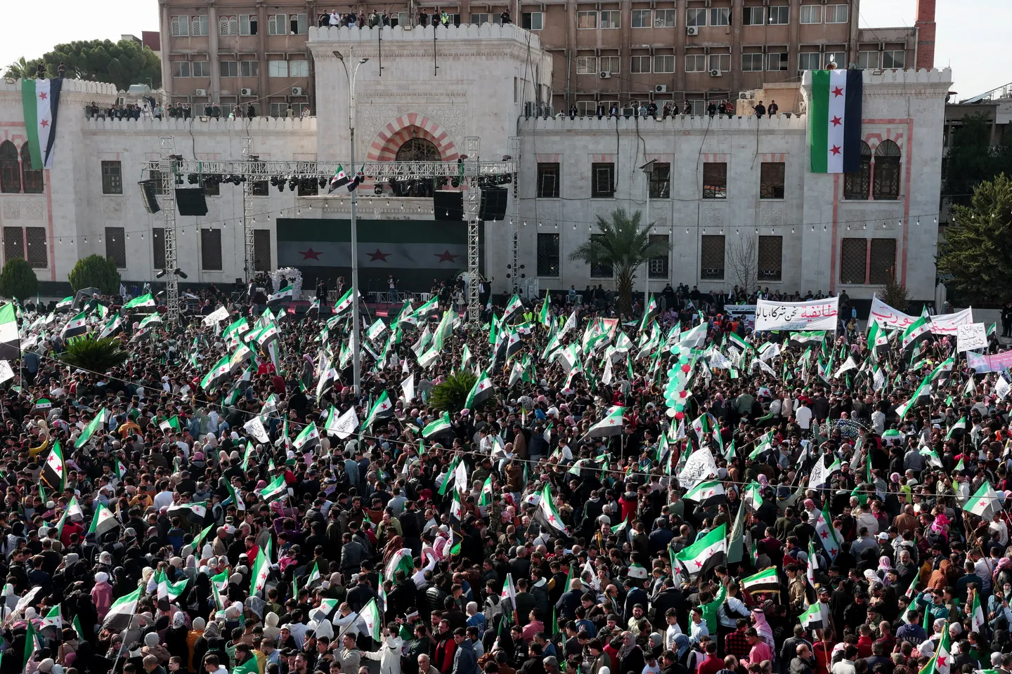 "النصر والتحرير".. احتفالات واسعة في سوريا بالذكرى الأولى لسقوط نظام الأسد