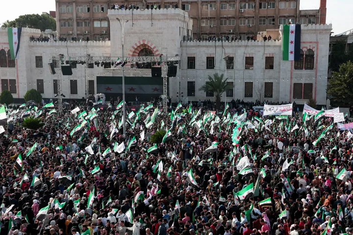 "النصر والتحرير".. احتفالات واسعة في سوريا بالذكرى الأولى لسقوط نظام الأسد