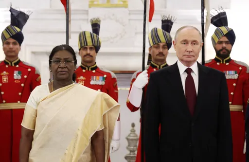 क्रेमलिन ने कहा कि अगर भारत को यह 'फायदेमंद' लगता है तो वह रूसी तेल खरीदना जारी रखेगा