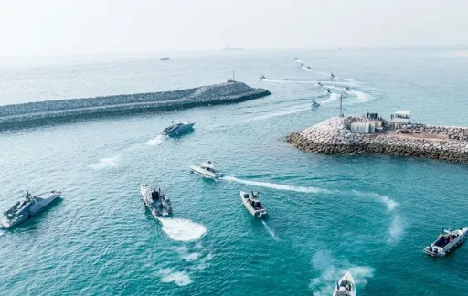 ایران مانور دریایی در تنگه هرمز و پیرامون جزایر مورد مناقشه با امارات آغاز کرد