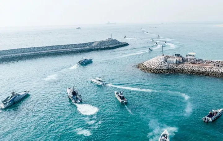 ایران مانور دریایی در تنگه هرمز و پیرامون جزایر مورد مناقشه با امارات آغاز کرد