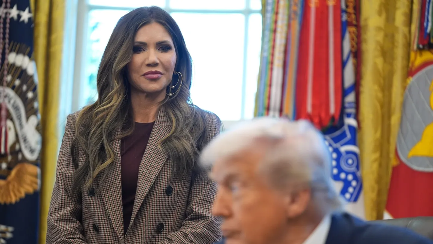 EUA consideram expandir a proibição de viagens para mais de 30 países, citando falhas de segurança e triagem