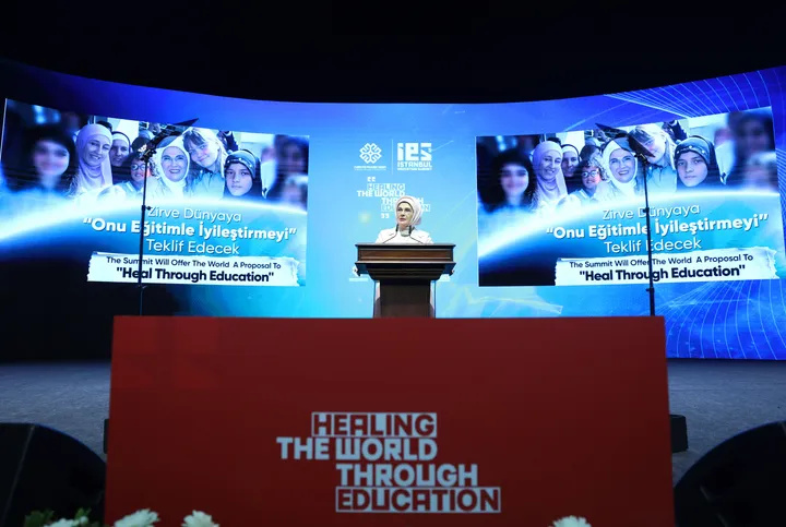 En la educación está la clave para sanar el mundo, destaca la primera dama de Türkiye, Emine Erdogan