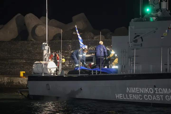 Fundoset anija me emigrantë pranë ishullit grek të Kretës, humbin jetën 14 shtetas egjiptianë