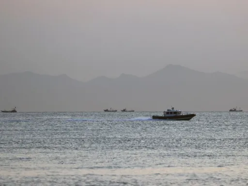 China mobiliza navios de guerra em “operações militares”, diz Taiwan