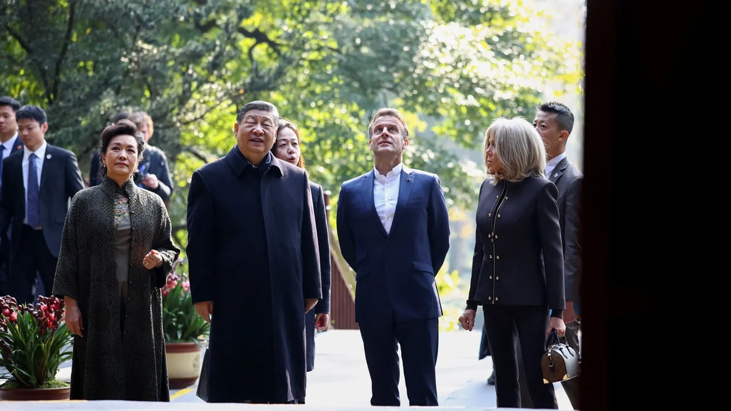 Xi e Macron realizam conversações informais em Sichuan, e prometem aprofundar cooperação climática