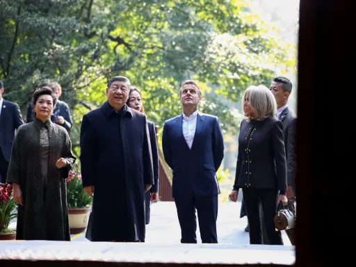 Xi e Macron realizam conversações informais em Sichuan, e prometem aprofundar cooperação climática