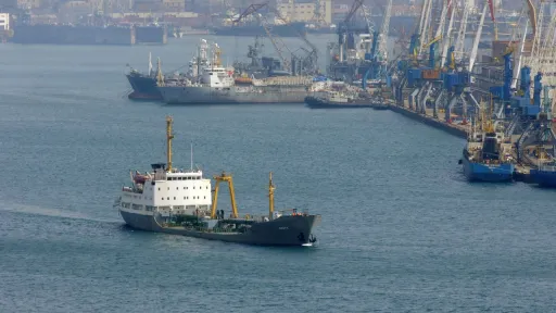 Запад обсуждает блокировку поставок российской нефти