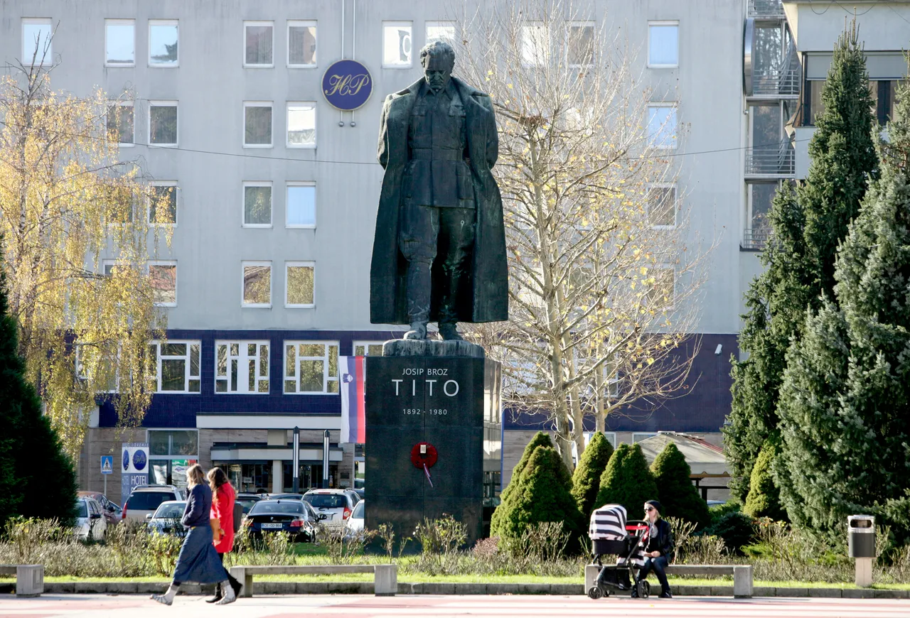 U Velenju obezglavljen kip Josipa Broza Tita