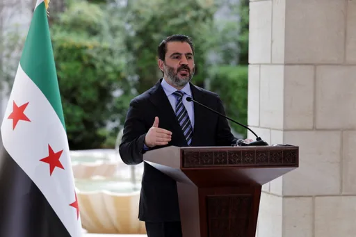 الشيباني يعتبر قرار واشنطن إلغاء عقوبات سوريا تطوراً إيجابياً.. وقيصر: سيُحدث تحولاً ملموساً