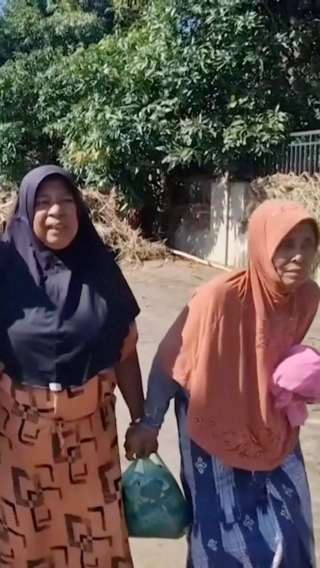 Warga Aceh masih menunggu bantuan pasca banjir mematikan