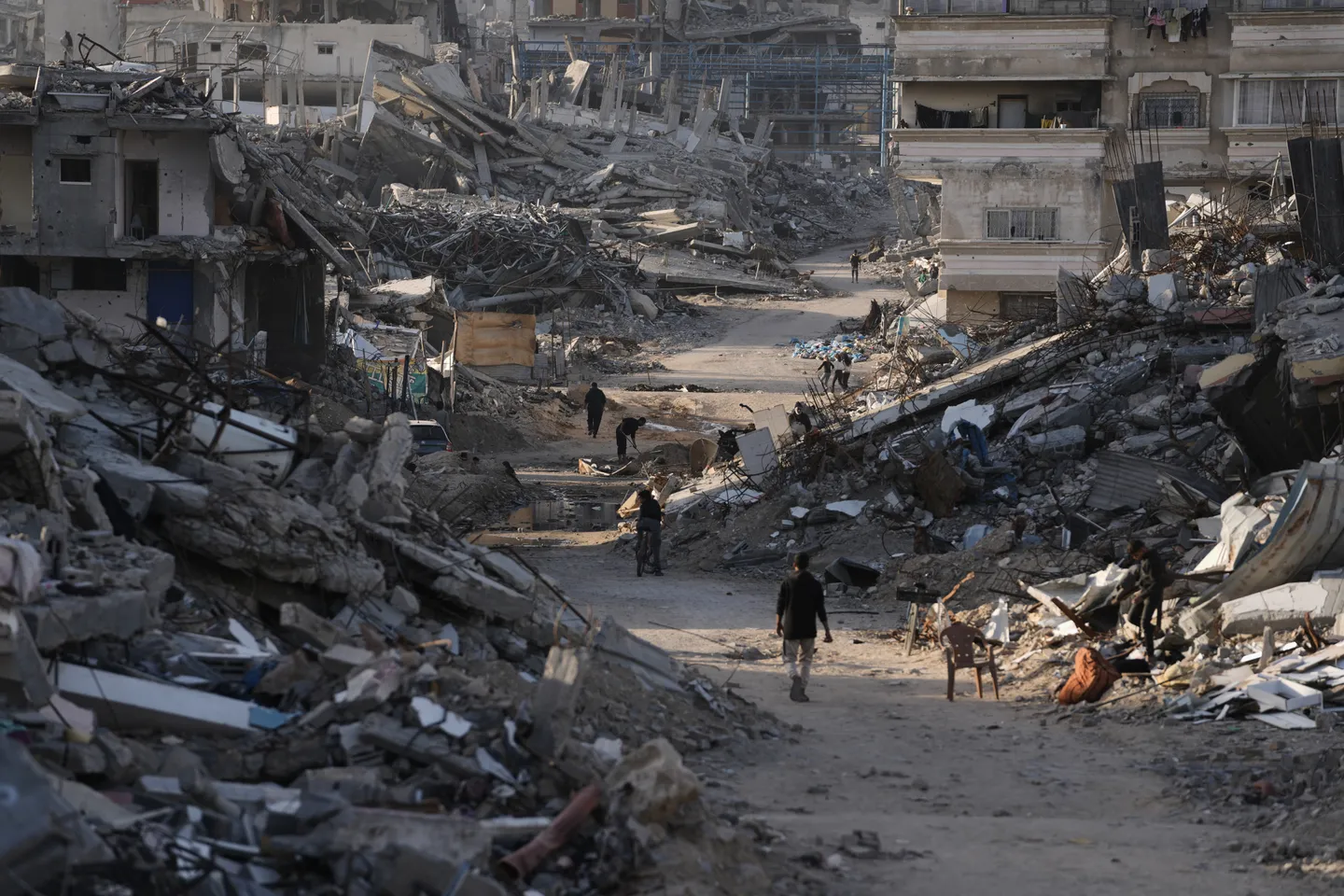 Israel continues shelling northern and southern Gaza despite the ceasefire