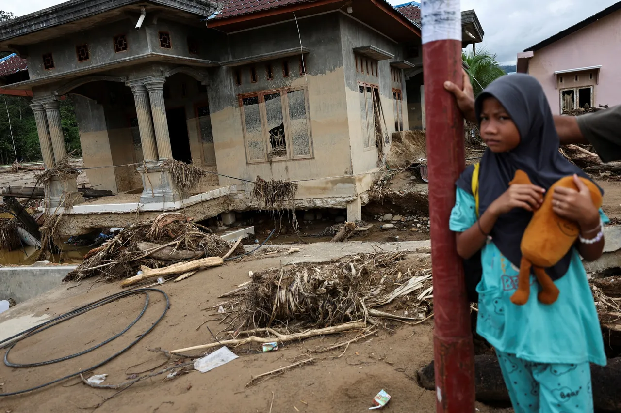 97 sekolah di Sumatera masih gunakan kelas darurat 3 bulan pasca bencana
